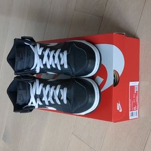 WORN Nike Dunk Hi - Size 6 kids
